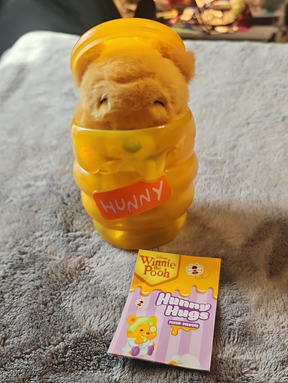 Winnie the Pooh - Hunny Hugs (Book)